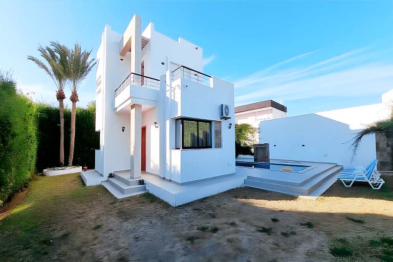 Villa with garden, pool & patio — photo 4