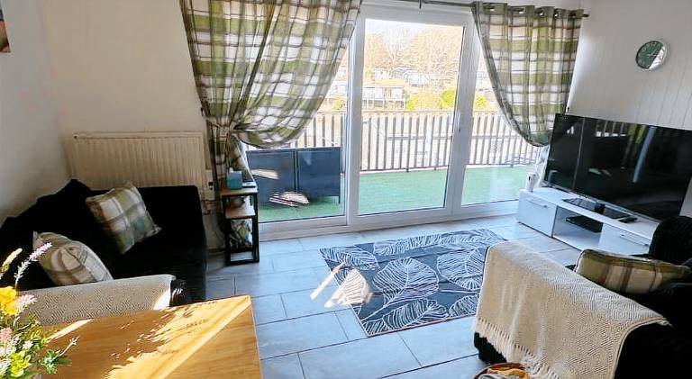 Beautiful chalet with pool | Pets allowed in Caernarfon