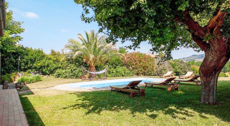Child-friendly vacation home with terrace, pool & yard | Pets are welcome — photo 4