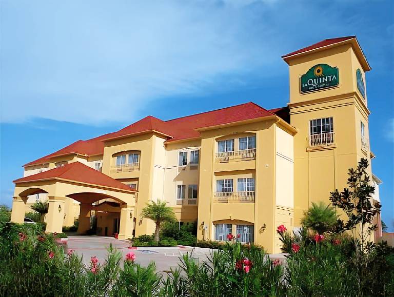 La Quinta Inn & Suites by Wyndham Port Arthur in Port Arthur, TX