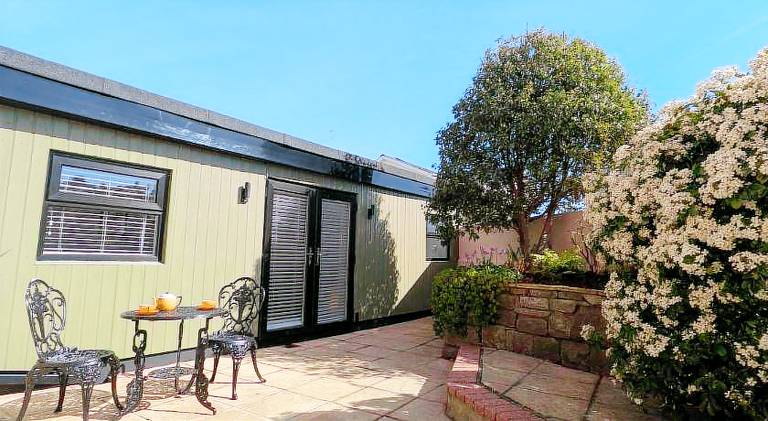 Holiday apartment with yard in Torquay