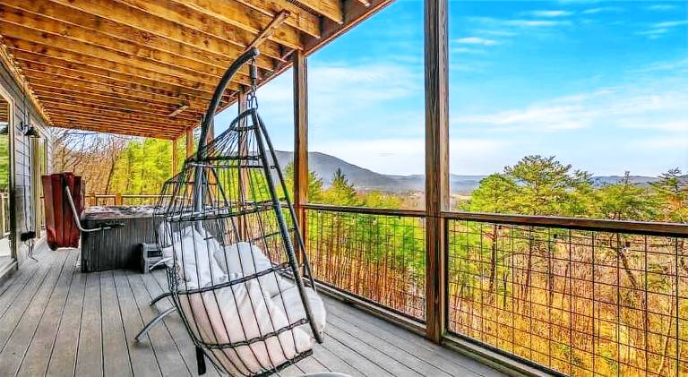 Chalet with pool & hot tub | Perfect for remote work | Pet-friendly — photo 2