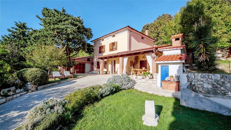 Fully equipped nice villa with jacuzzi, grill & patio | Pet-friendly — photo 2