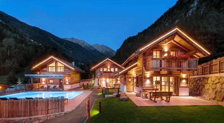 Chalet with yard, terrace & pool — photo 2
