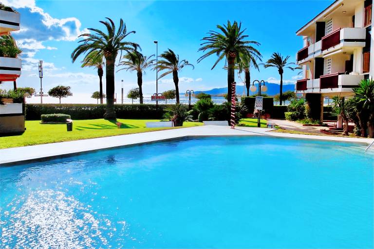 Family-oriented rental apartment with pool & terrace | Close to the beach | Pet-friendly — photo 3