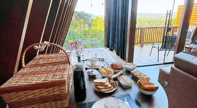 Chalet with terrace, grill & hot tub | Pets allowed — photo 4