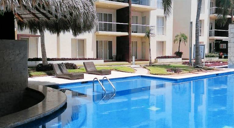 Beautiful rental apartment with hot tub & pool | Dogs allowed — photo 5