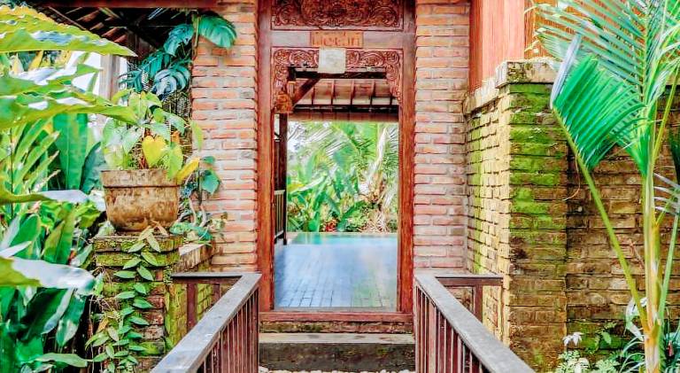 Villa with yard, patio & private pool | Perfect for remote work — photo 5