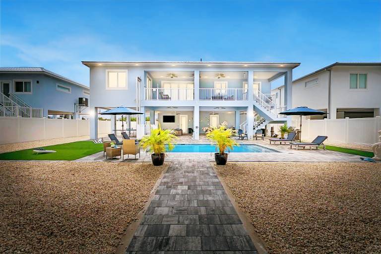 Family-oriented villa with yard, fast internet & BBQ | Sea view | Pet-friendly — photo 2