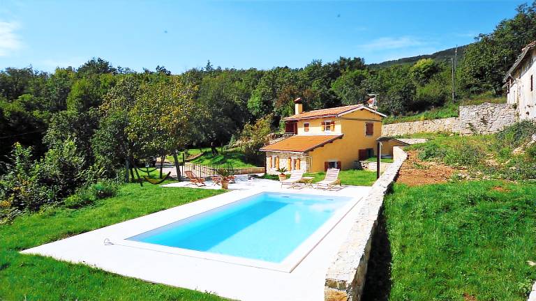 Fully equipped wonderful villa with pool, terrace & yard | Dogs allowed — photo 3