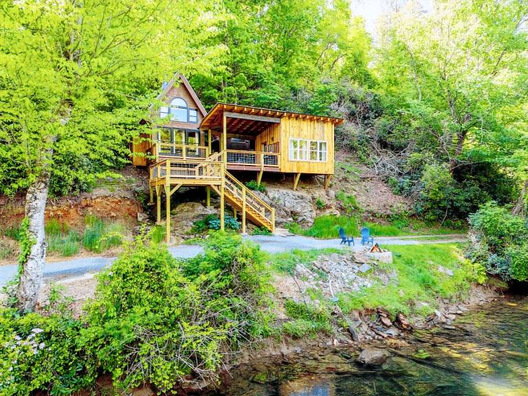 House Mineral Bluff