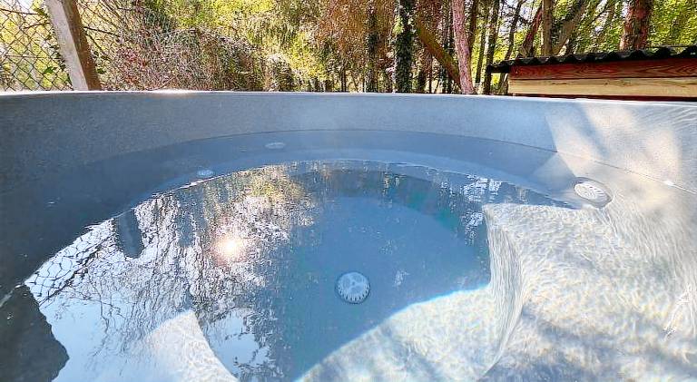 Vacation home with jacuzzi — photo 5