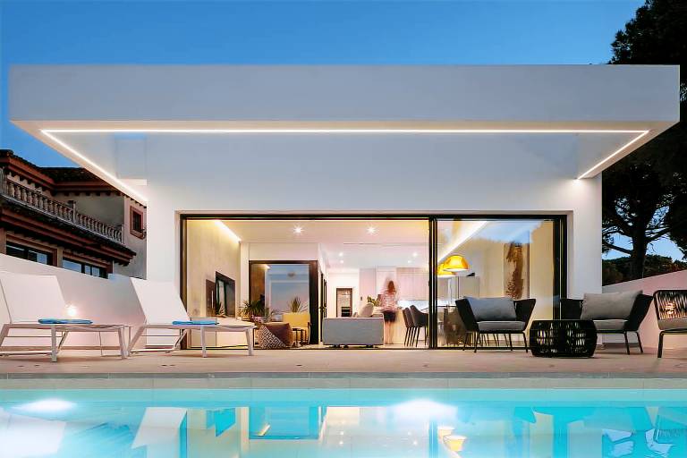 Villa with patio, private pool & BBQ in Chiclana de la Frontera