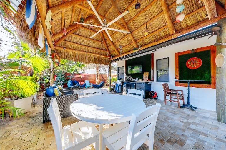 Upscale Home w Hot Tub Walk to Pompano Beach