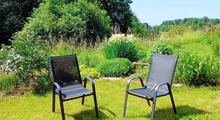 Holiday apartment with garden & patio — photo 5