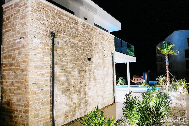 Fully equipped villa with private pool, yard & patio | Dogs allowed — photo 4
