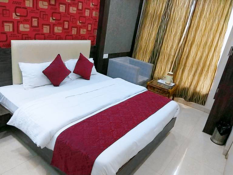 Hotel Aamantran Avenue in Indore