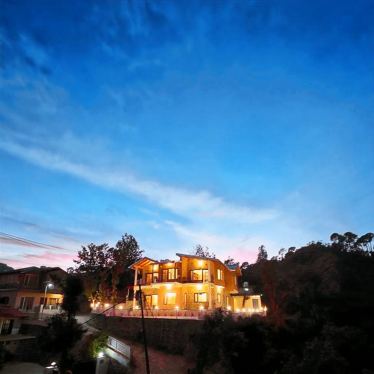 Villa with BBQ & yard in Bhimtal