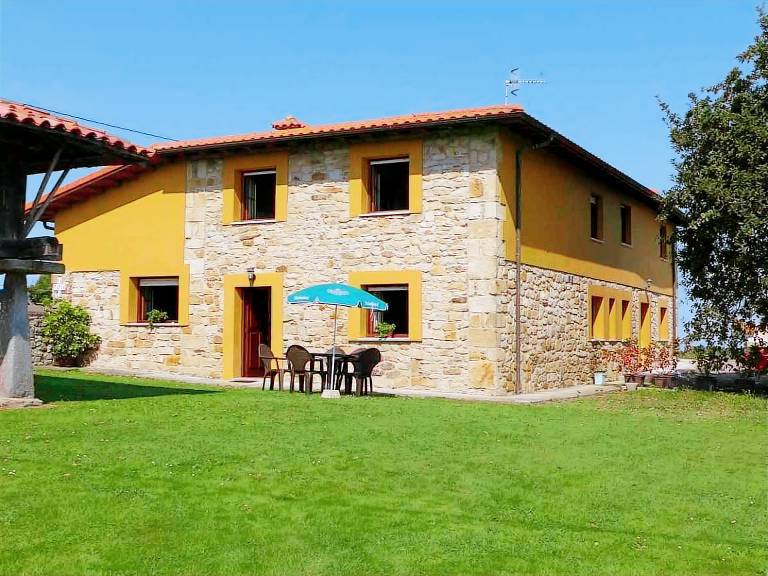 House  Lastres