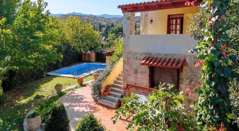 Fully equipped villa with barbeque, private pool & patio | Perfect for remote work | Pet-friendly — photo 2