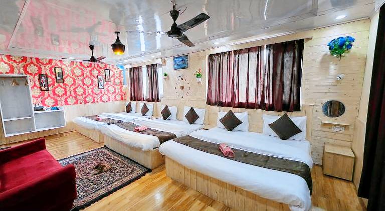 Hotel Young Mamta in Srinagar