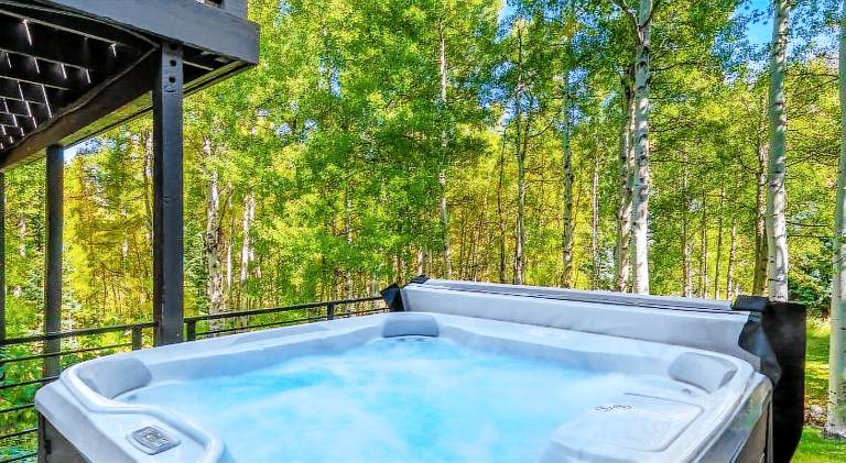 House with hot tub, grill & garden — photo 5