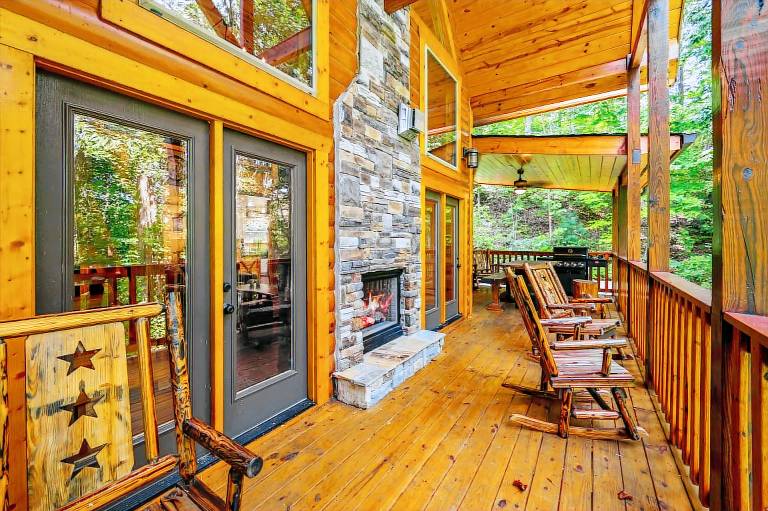 Cabin with private pool, BBQ & jacuzzi | Mountain view — photo 2
