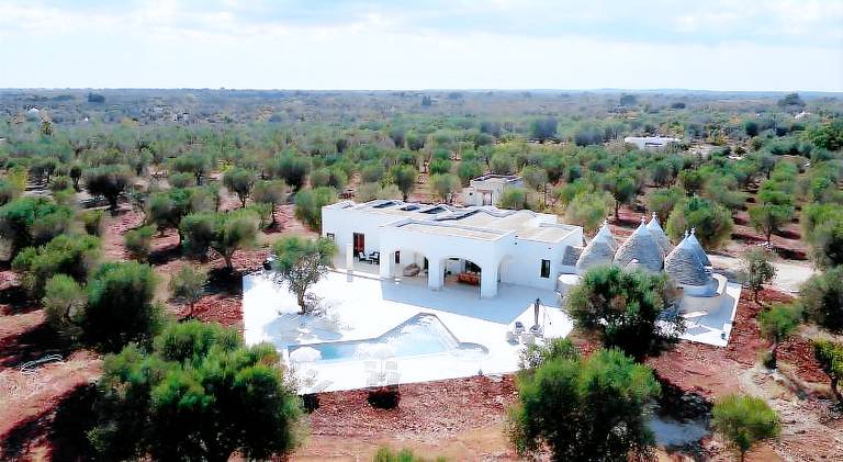 Villa with pool, BBQ & yard — photo 5