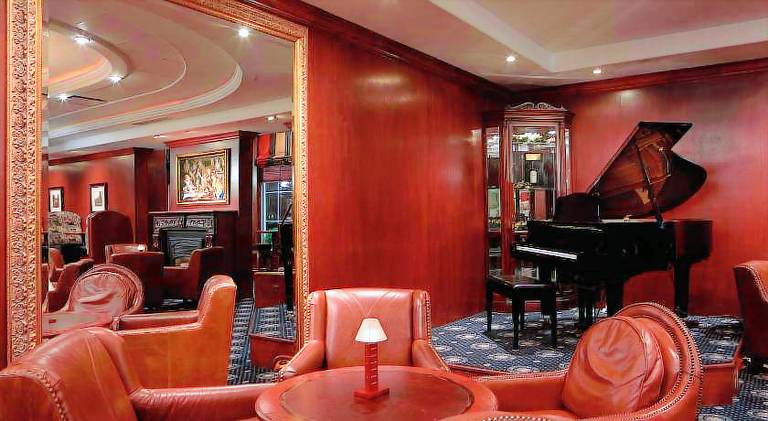 Chateau Louis Hotel & Conference Centre — photo 3