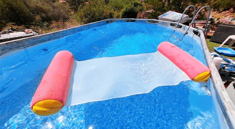 House with pool — photo 3