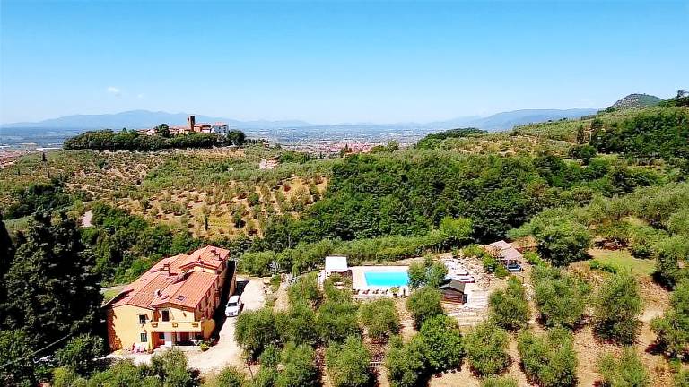Agriturismo Podere Pilar per le famiglie -per 10-12-14 persone- Una villa intima e privilegiata con spettacolare piscina ultrapanoramica: Agriturismo Podere Pilar in Toscana per 10-14 persone con spettacolare superpanoramica piscina 12x6 metri — photo 4