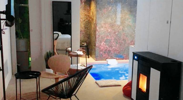 House with jacuzzi & pool — photo 2