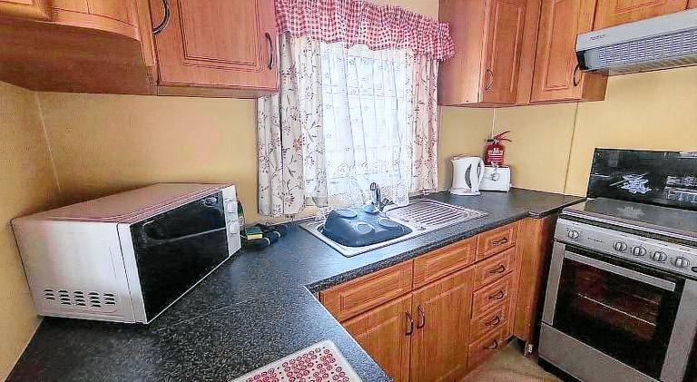 6 Berth Caravan For Hire In Hunstanton By The Beach In Norfolk Ref 13002L — photo 4