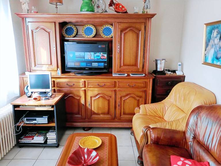House with yard, terrace & fast internet | City view — photo 2