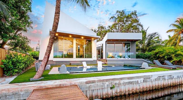 Villa with jacuzzi & pool — photo 3