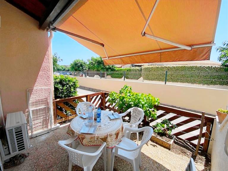 Charming Villa for 4 near Marin Lake with Terrace, Parking, and Beach Access - Pets Welcome — photo 4