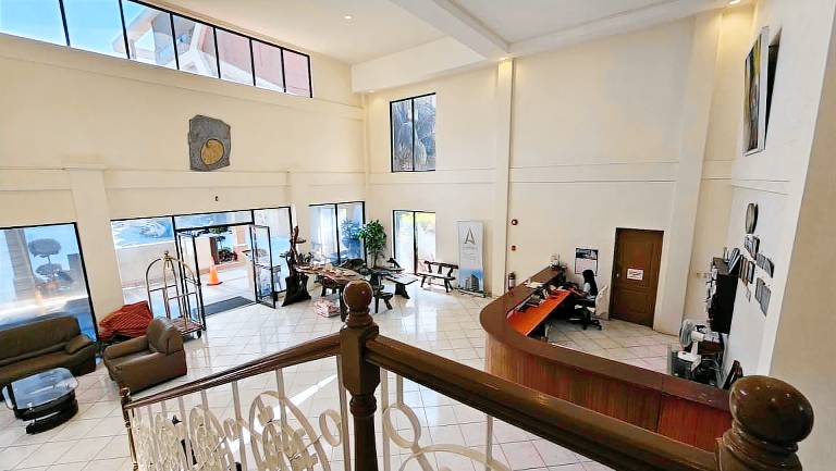 Vacation home with pool, yard & hot tub | Close to the beach | Perfect for remote work | Dogs allowed — photo 4