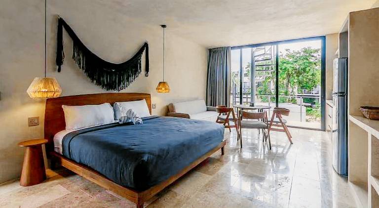 Vacation home with pool & jacuzzi — photo 2