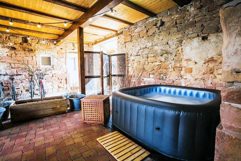 Rental apartment with jacuzzi, terrace & garden | Pets allowed — photo 4