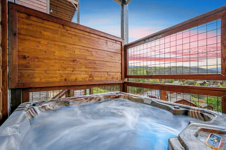 ShangriLa Vista: A 5-bedroom Dog-Friendly Cabin with Stunning Mountain Views in Sevierville, TN