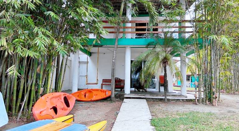 House with pool — photo 4