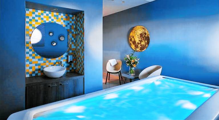 Serviced apartment with patio, yard & pool | Pet-friendly — photo 2