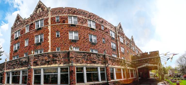 THE GRAND SUMMIT HOTEL