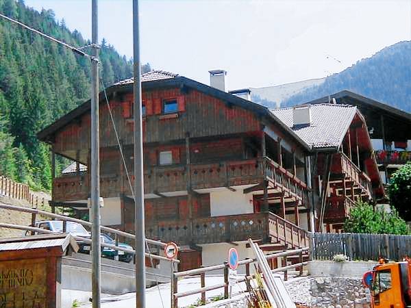 Apartment with 3 rooms for 6 persons in Canazei