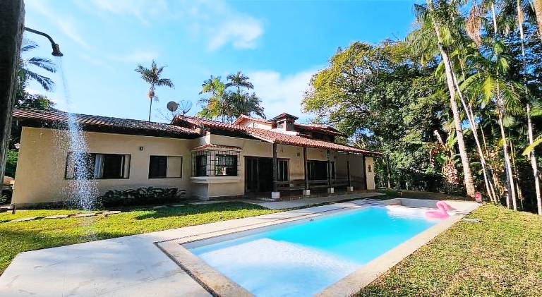 House with pool — photo 3