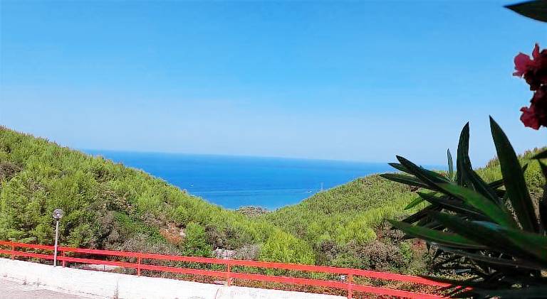 House with 2 rooms for 6 persons in Peschici