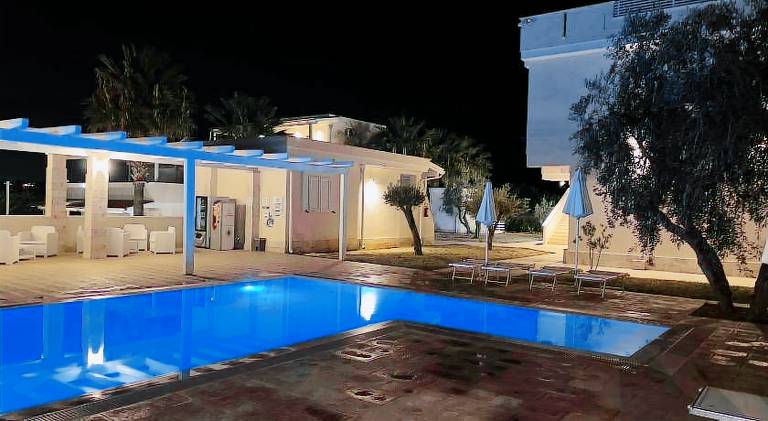 Apartment with barbecue, garden & pool — photo 3