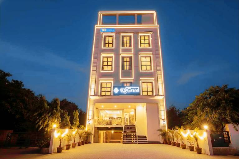 FabHotel Prime K9 Grand