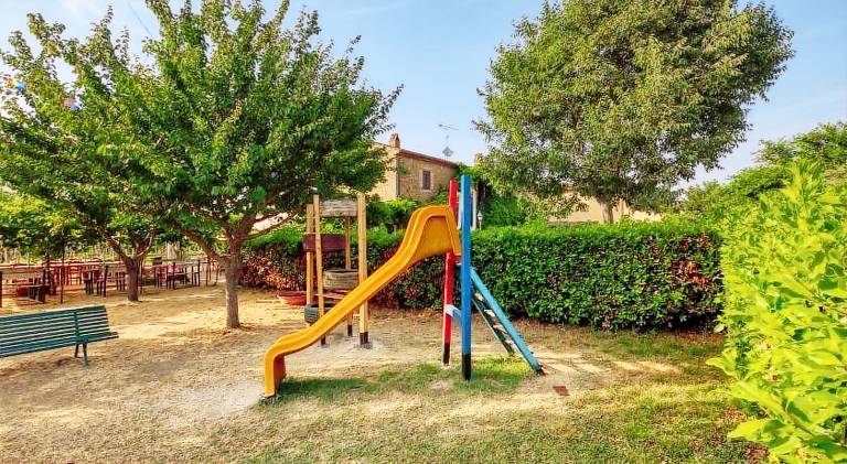 Farm with pool & garden — photo 5