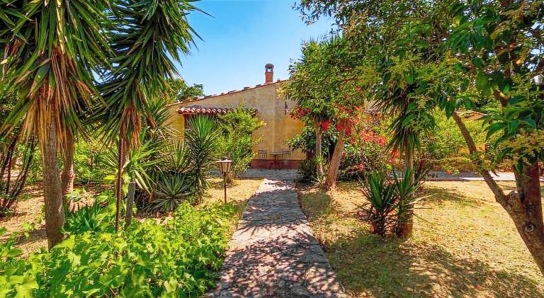 Villa with 3 rooms for 6 persons in Messina